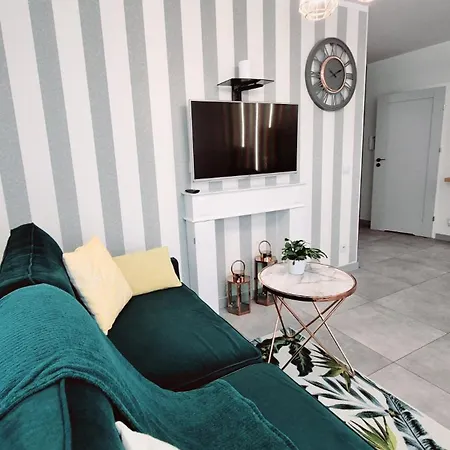 Yellow Mielno Apartment *